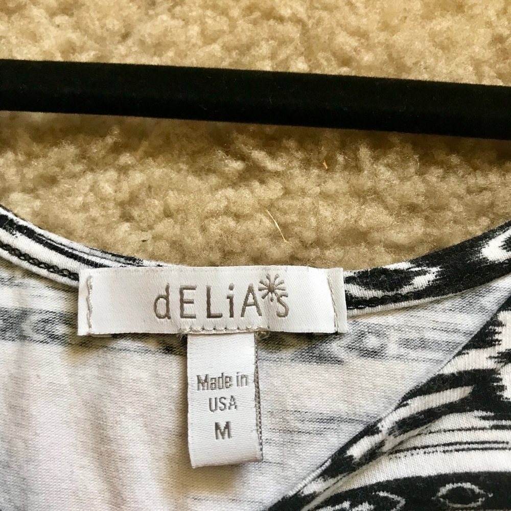Delia’s Aztec / Abstract Patterned Crop Top - Picture 2 of 2